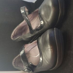 Dansko Black Mary Jane Flats w/Patent Leather Detail SZ 8